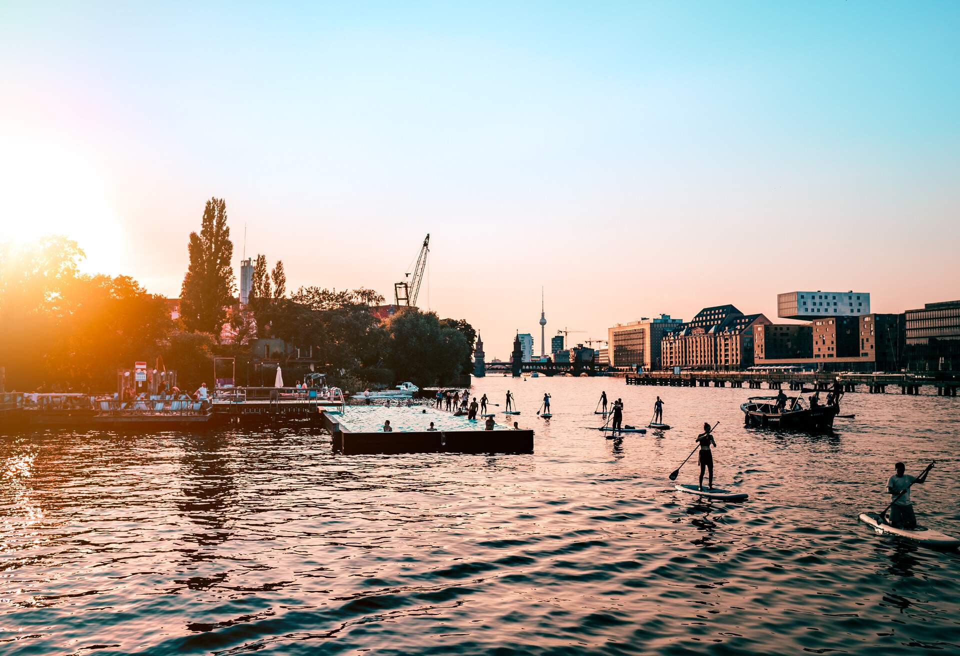 DEST_GERMANY_BERLIN_MITTE_SPREE-RIVER_THEME_PEOPLE_PADDLEBOARDING_SWIMMING_SUNSET_SUMMER-GettyImages-713869815