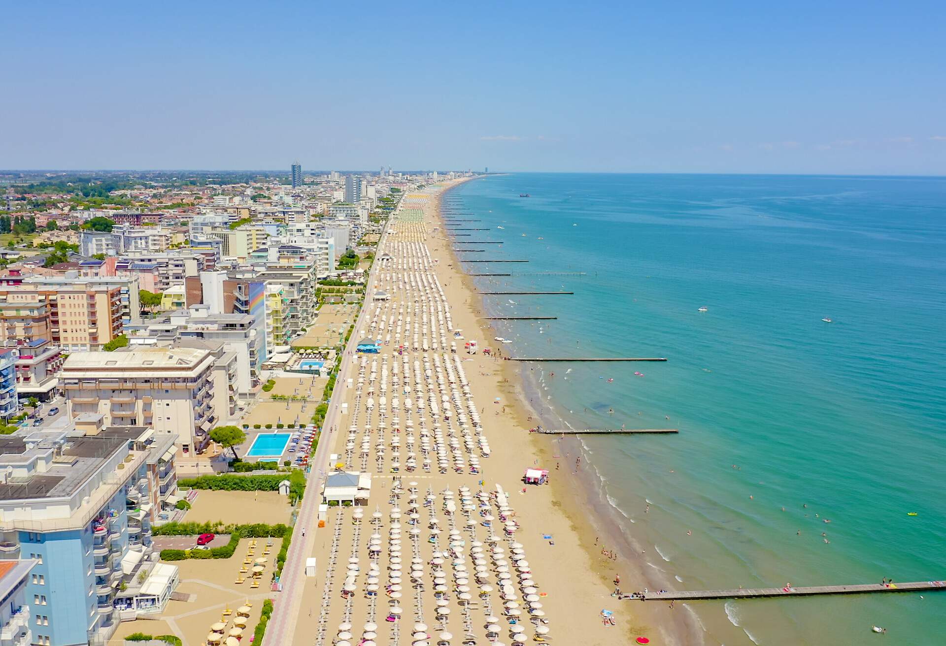 DEST_ITALY_LIDO-DI-JESOLO_shutterstock-portfolio_1695458176