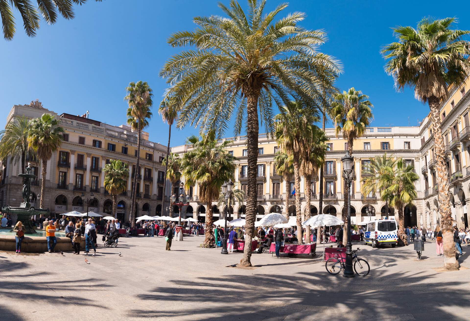 DEST_SPAIN_BARCELONA_PLACA REIAL_GettyImages-664439378