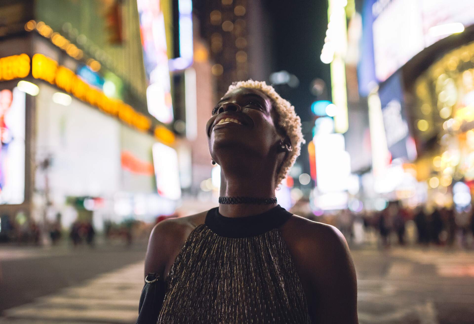 DEST_USA_NEW_YORK_TIMES_SQUARE_PEOPLE_WOMAN_GettyImages-685041011