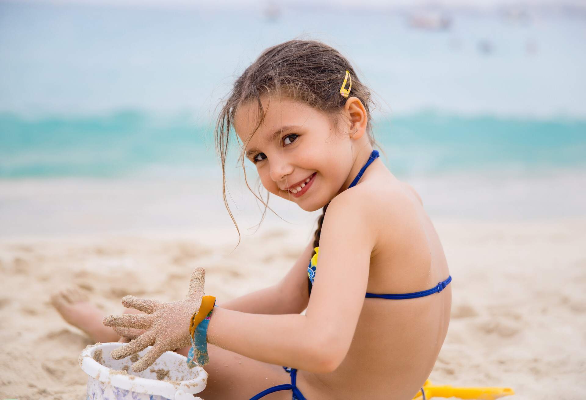 THEME_PEOPLE_GIRL_SAND_BEACH_PLAYING_GettyImages-682639288