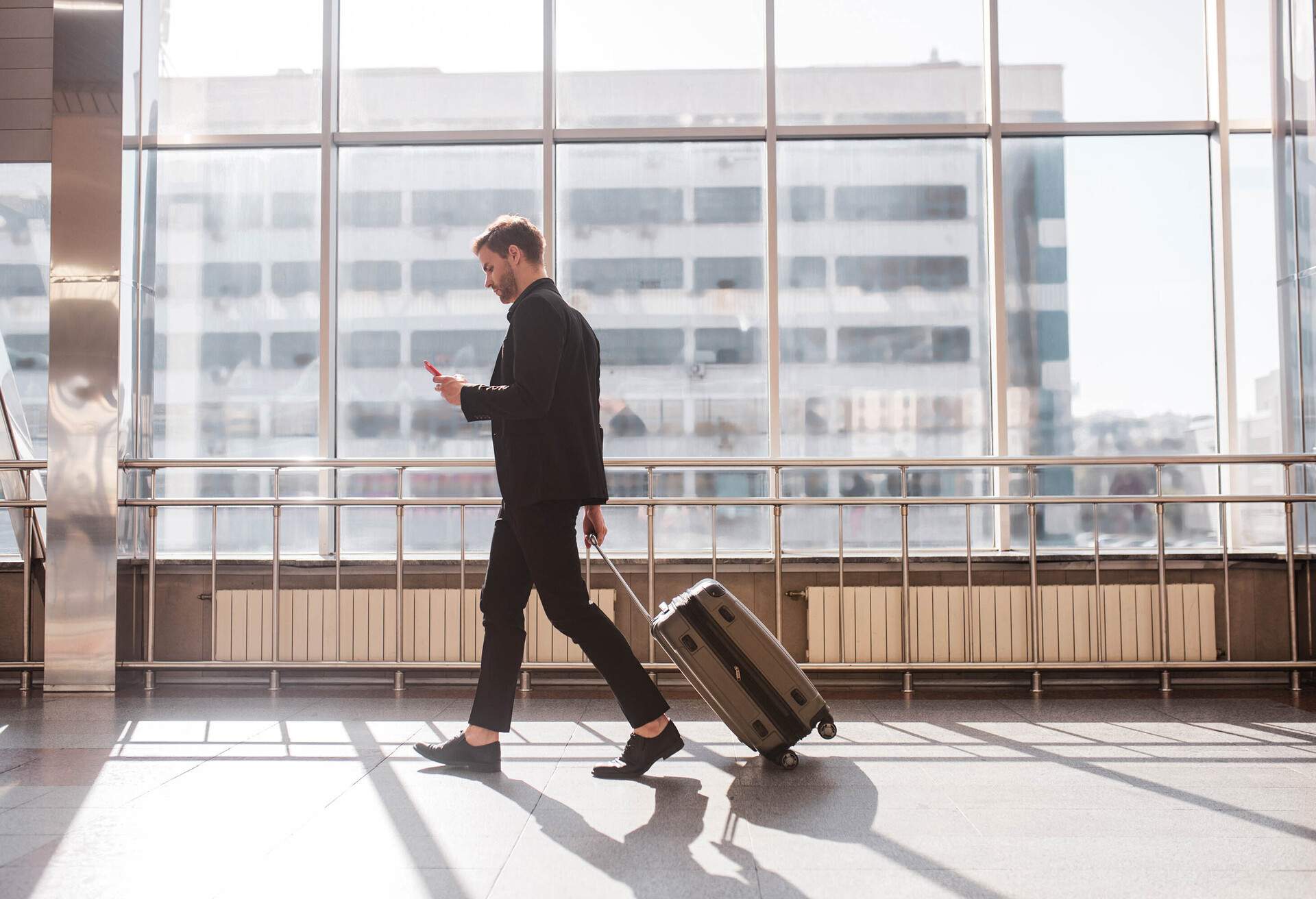 United Airlines' carry-on luggage guide