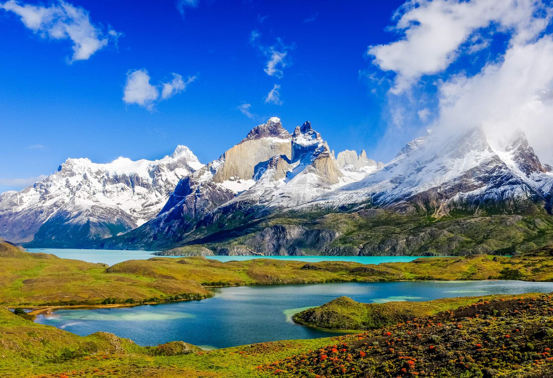 Snowy mountain peaks and lake on a sunny spring day In Patagonia, Argentina