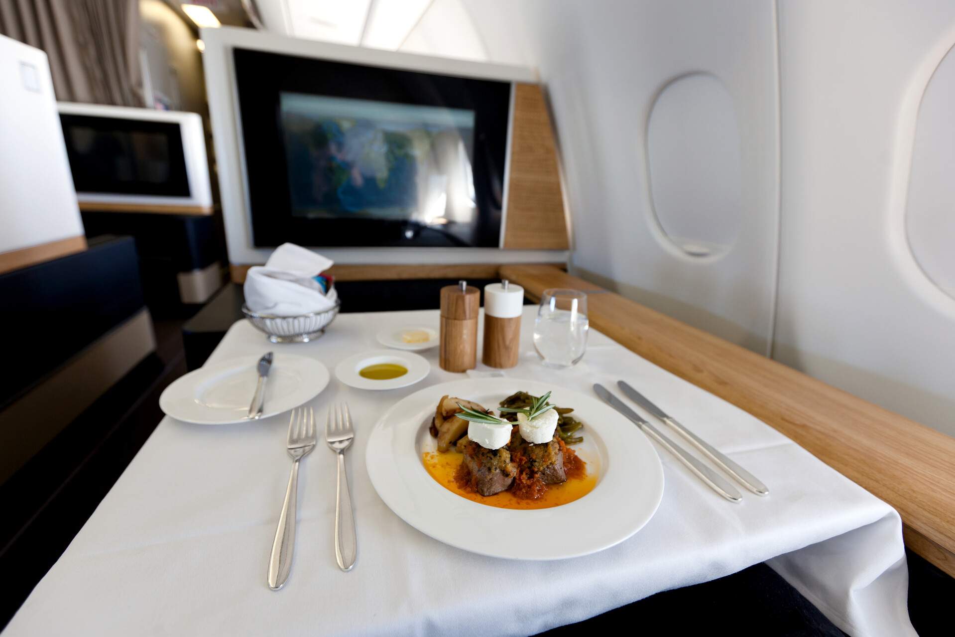 Your guide for how to get cheap business-class tickets