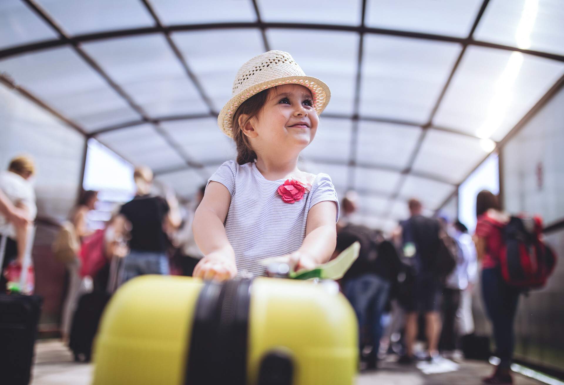 theme_travel_airport_airplane_child_toddler_luggage