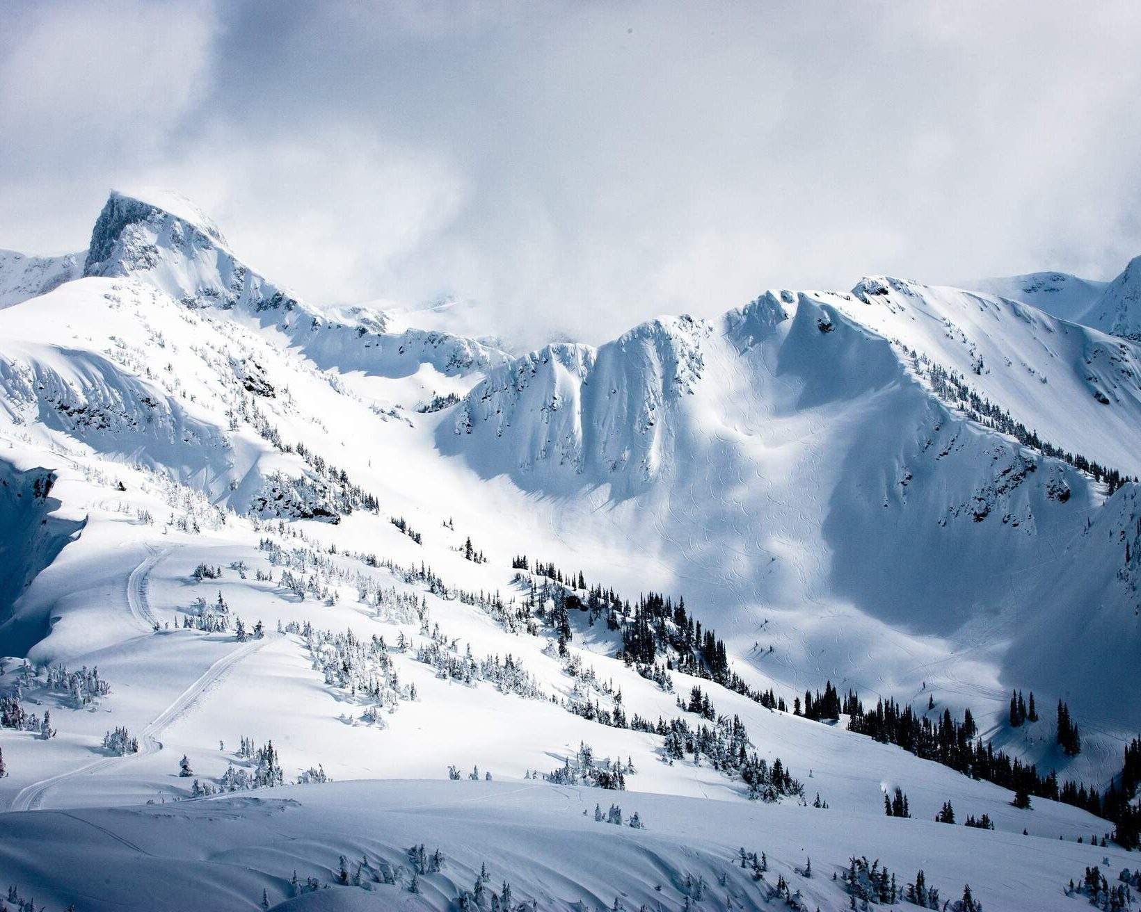 Allwheel drive rental car for harsh terrain and offroad adventures