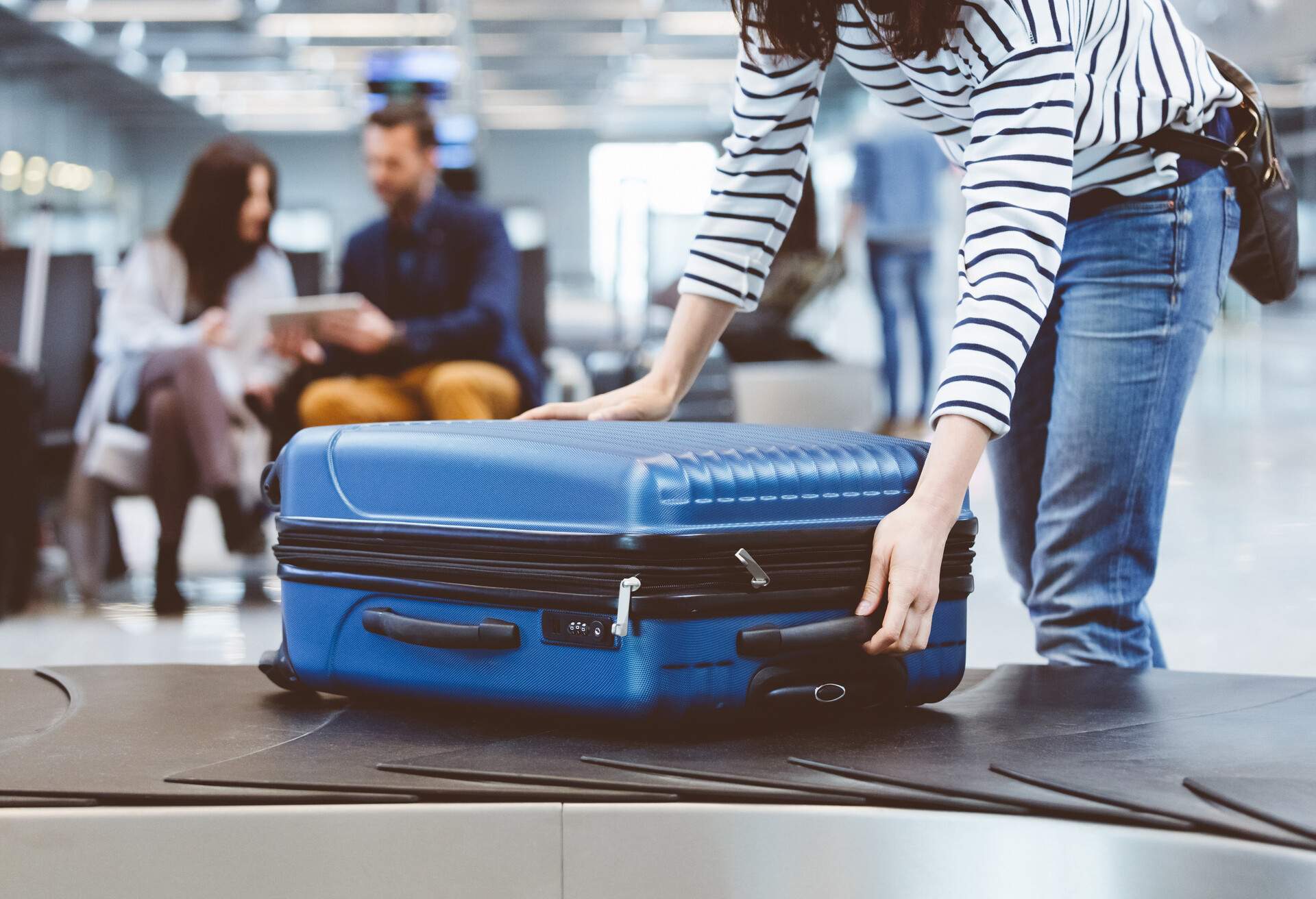 theme_airport_flight_luggage_hold-bag_baggage-claim_people
