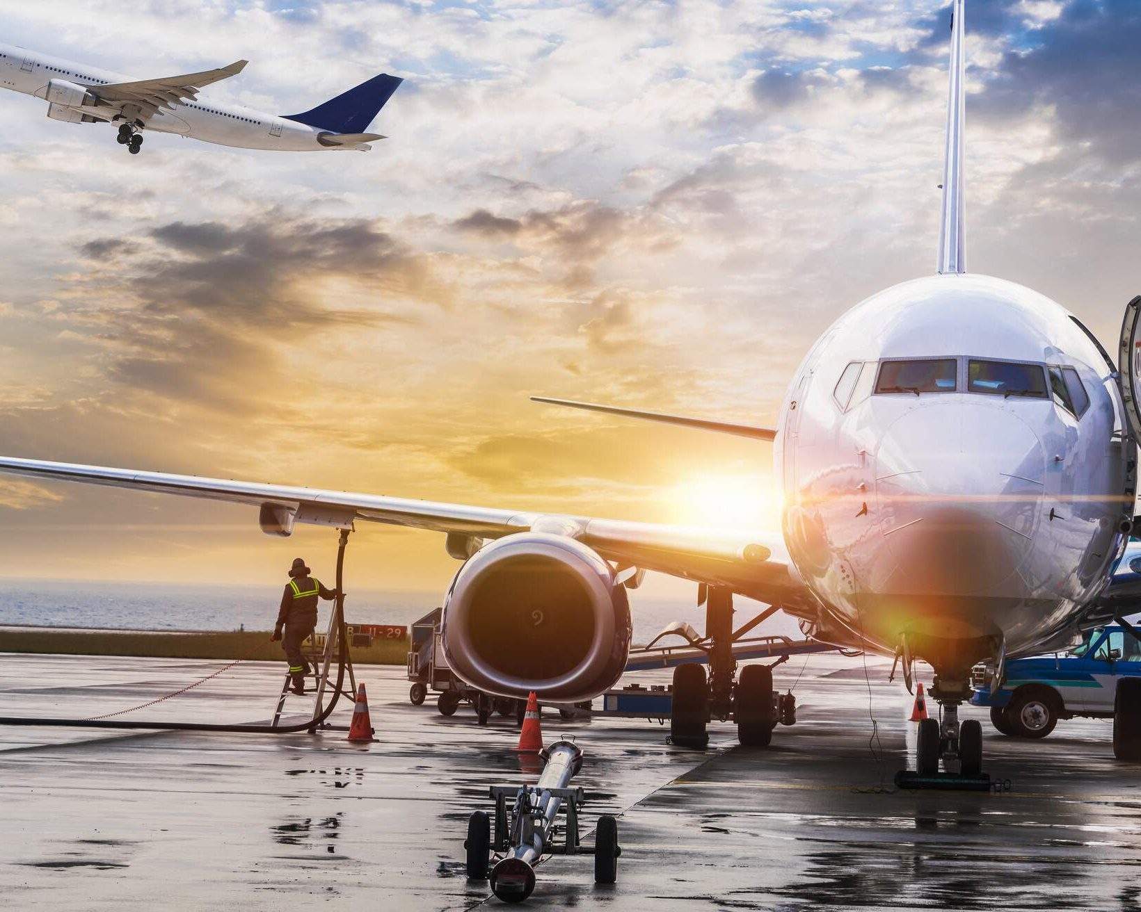 theme_airport_airplane_refuelling_gettyimages-1149089650_universal_within-usage-period_96216-1-1640x1312.jpg