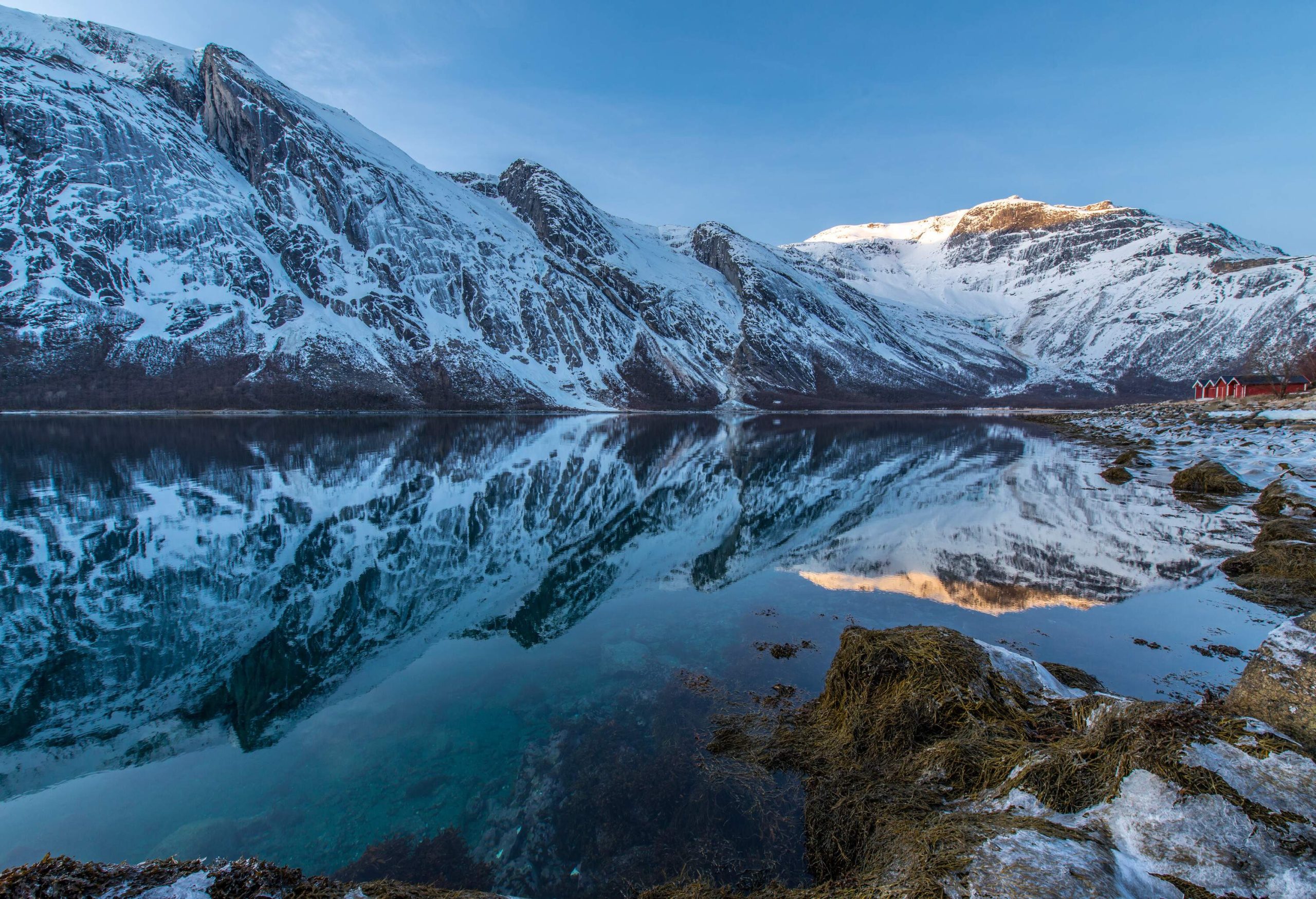 DEST_NORWAY_NARVIK_Skjomen-fjord_Blaisen-glacier_GettyImages-977501308