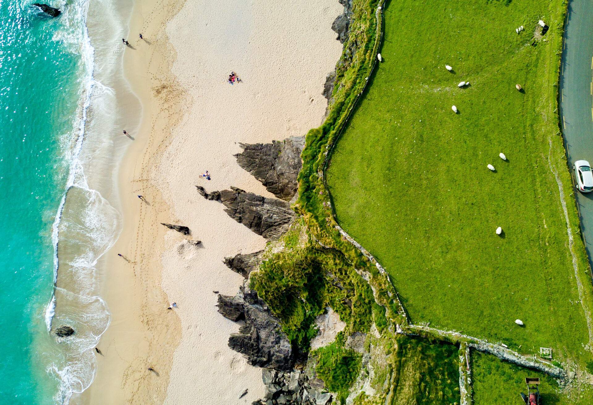 dest_ireland_dingle_theme_car_driving_coastal_aerial-gettyimages-911284334_universal_within-usage-period_77849