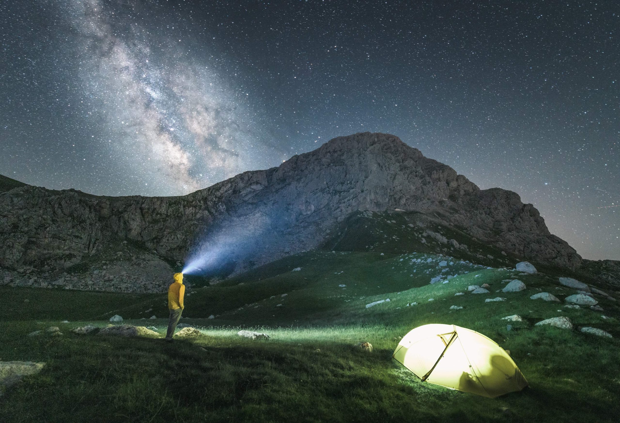 dest_greece_phocis_mount-giona_theme_camping_stargazing_gettyimages-1263577358_universal_within-usage-period_93101