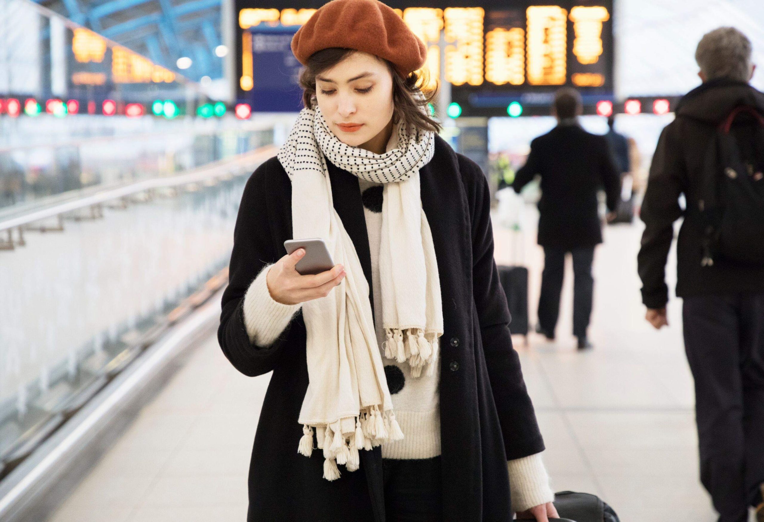 theme_travel_woman_device-station_airport_gettyimages-1200119923