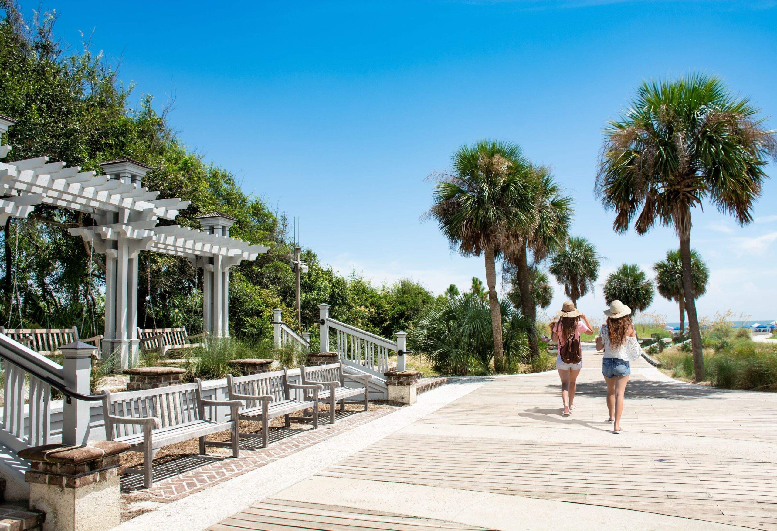 Girls walking to the beach on summer vacation. Coligny Beach Park, Hilton Head Island, South Carolina, USA