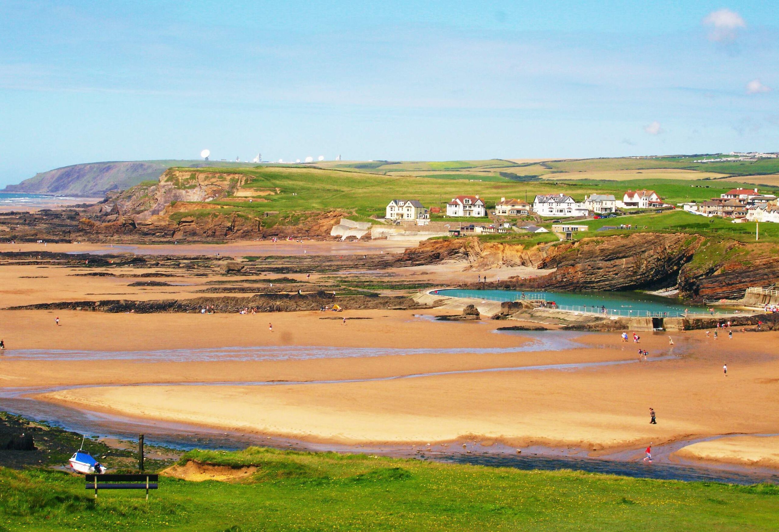 dest_united-kingdom_england_bude_summerleaze-beach_gettyimages-532202593_universal_within-usage-period_56666