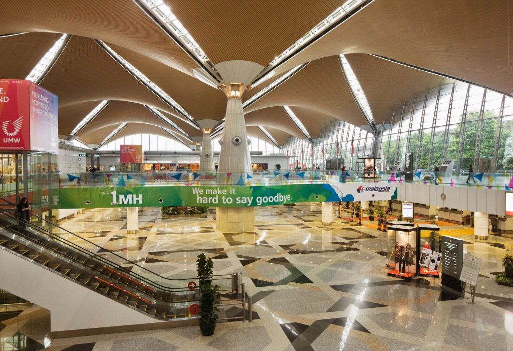 KL International airport, the interior