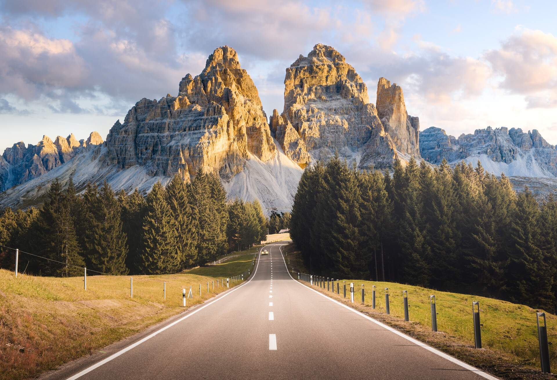 dest_italy_dolomites_lavaredo_theme_car_gettyimages-1247807601_universal_within-usage-period_82972
