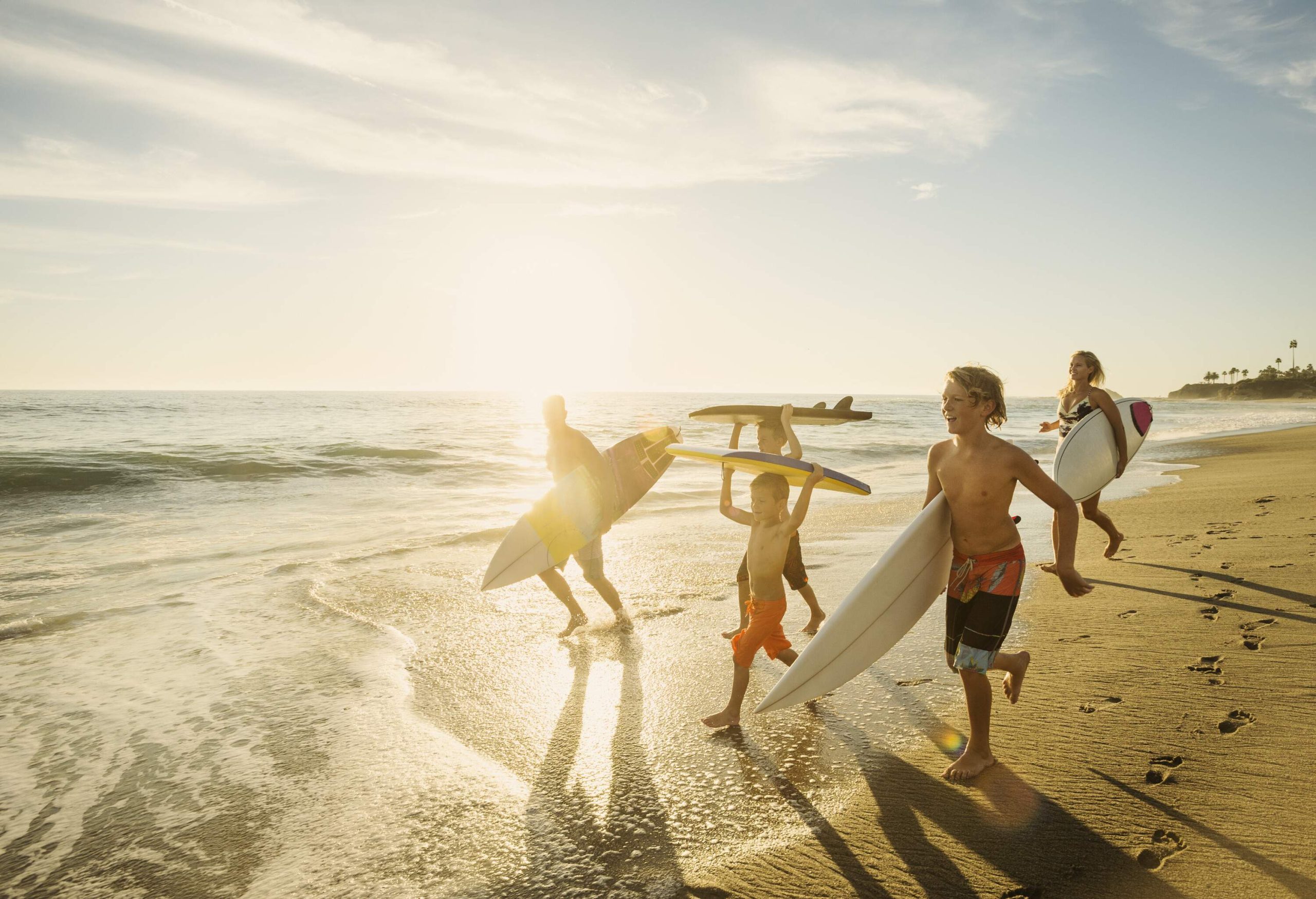 dest_usa_califonia_laguna-beach_theme_family_beach_surfboard_gettyimages-545868125_universal_within-usage-period_100458