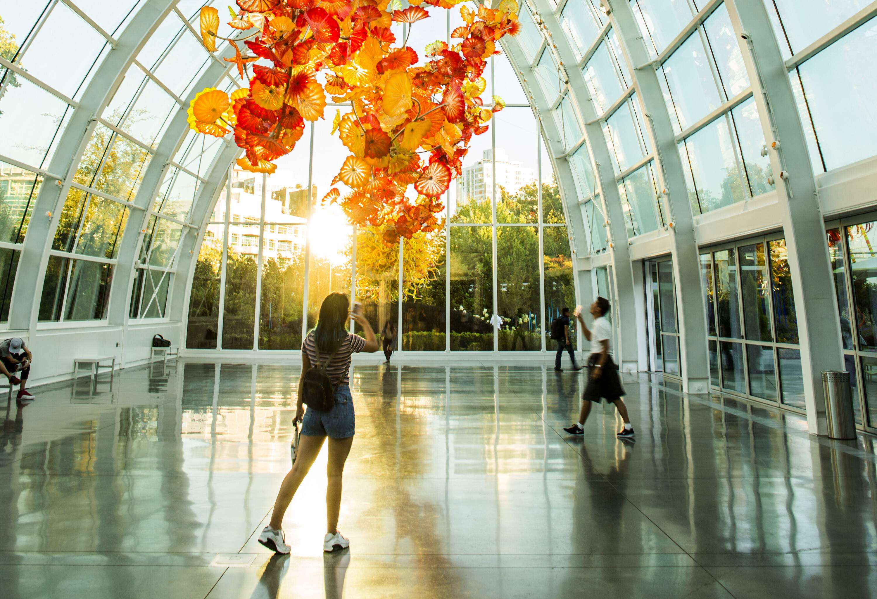 dest_usa_washington_seattle_seattle-center_theme_chihuly-garden-and-glass-exhibit-gettyimages-685006615_universal_within-usage-period_32826
