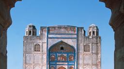 Find cheap flights from Phoenix to Pakistan