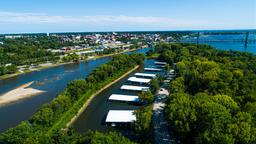 Hotels near Quincy Baldwin Field airport