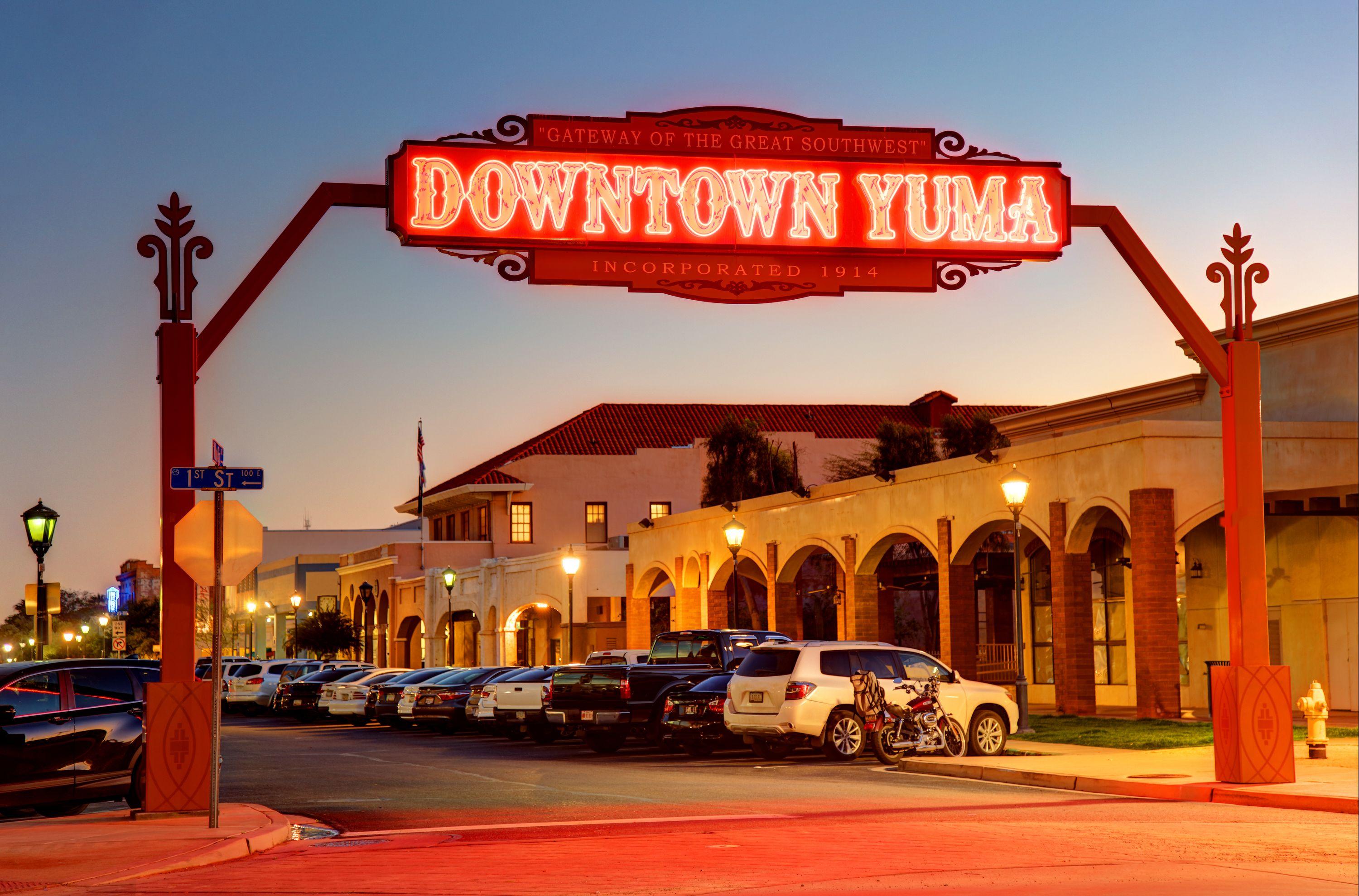 round trip flights to yuma arizona