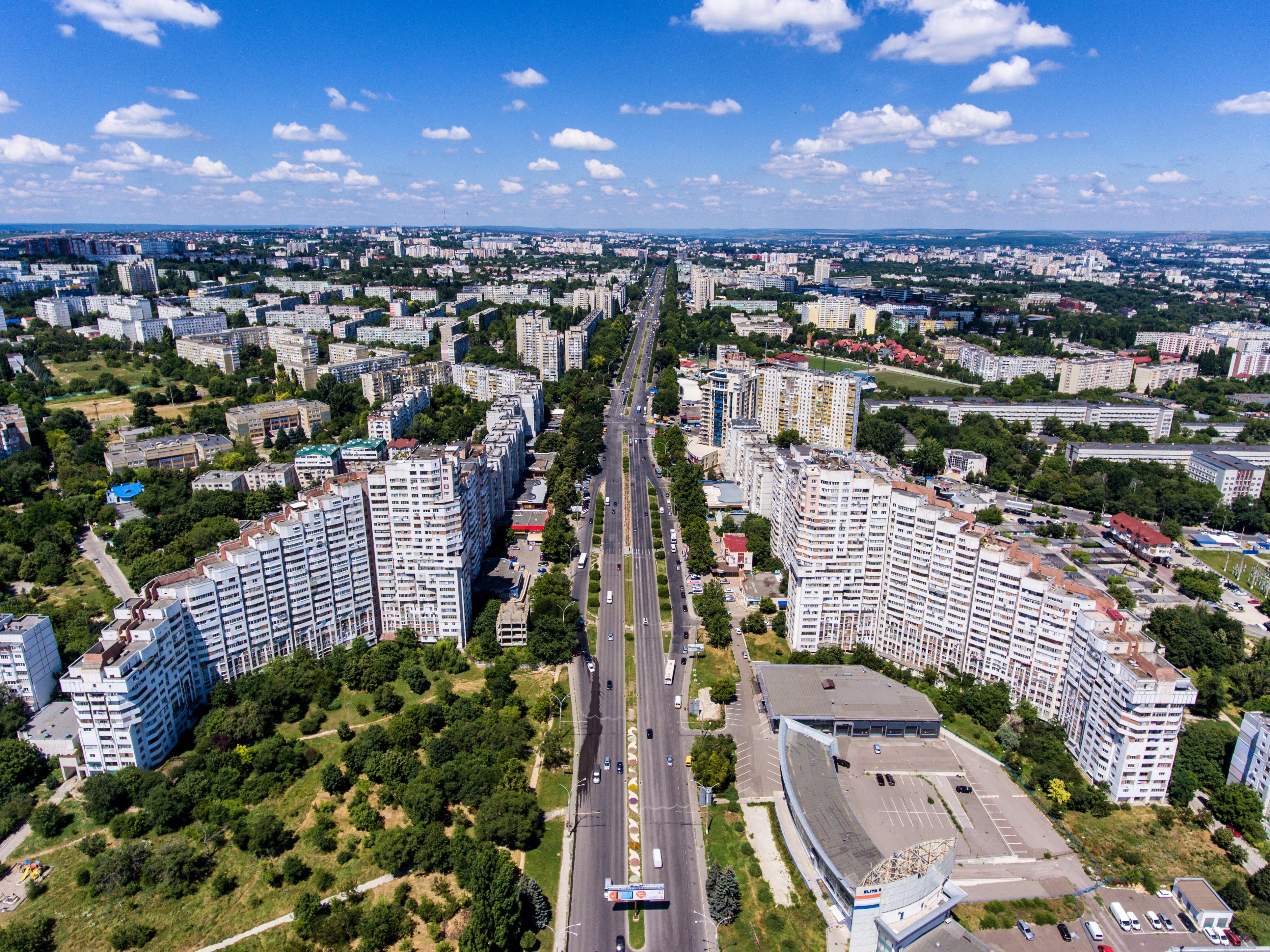 Сколько времени в кишиневе. Кишинев столица. Ворота города Кишинев. Чисинау Молдова. Кишинев центр.