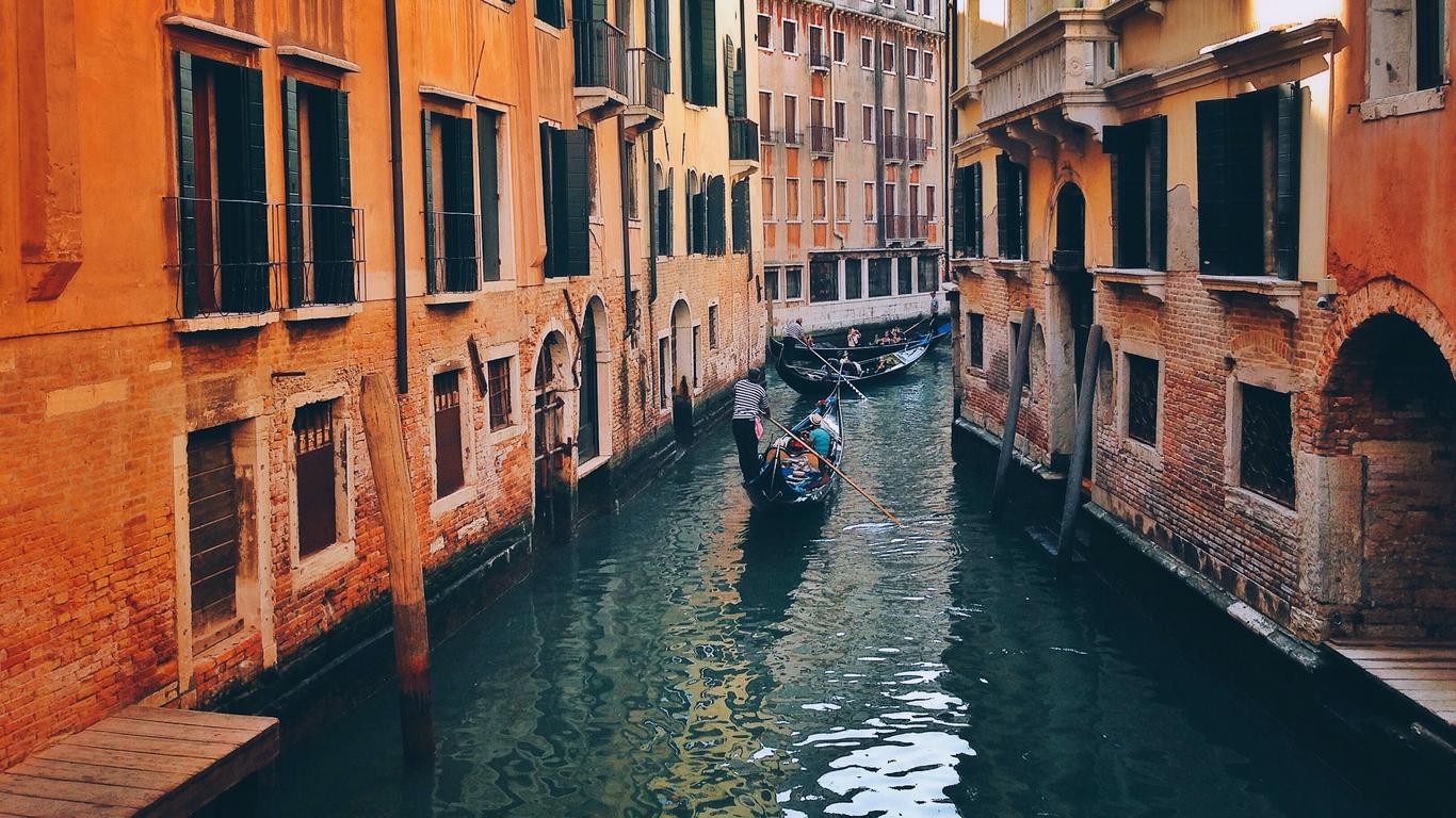travel from london to venice