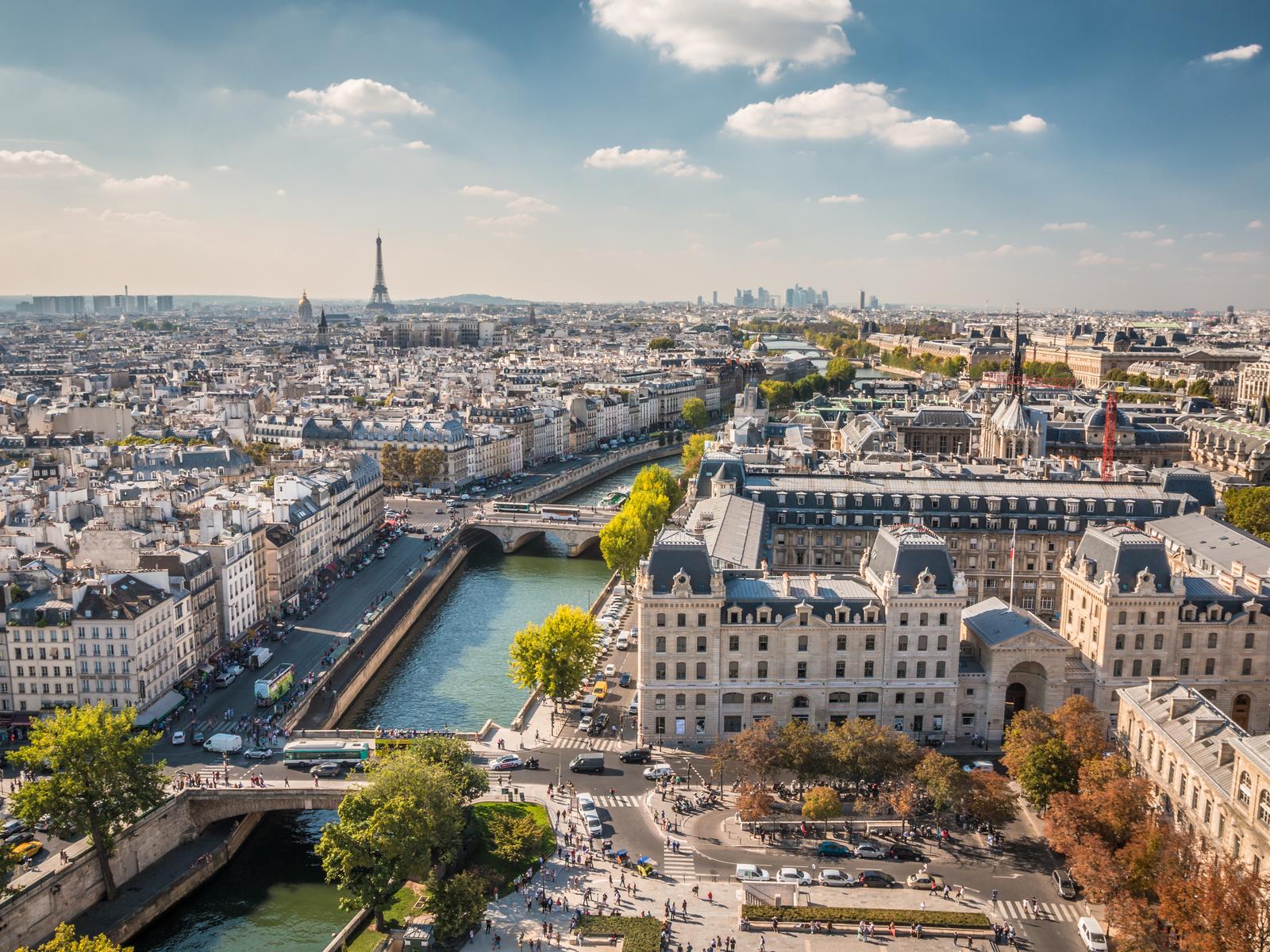 How to Quickly Book Cheap Flights to France? - Taking Advantage of Deals and Discounts