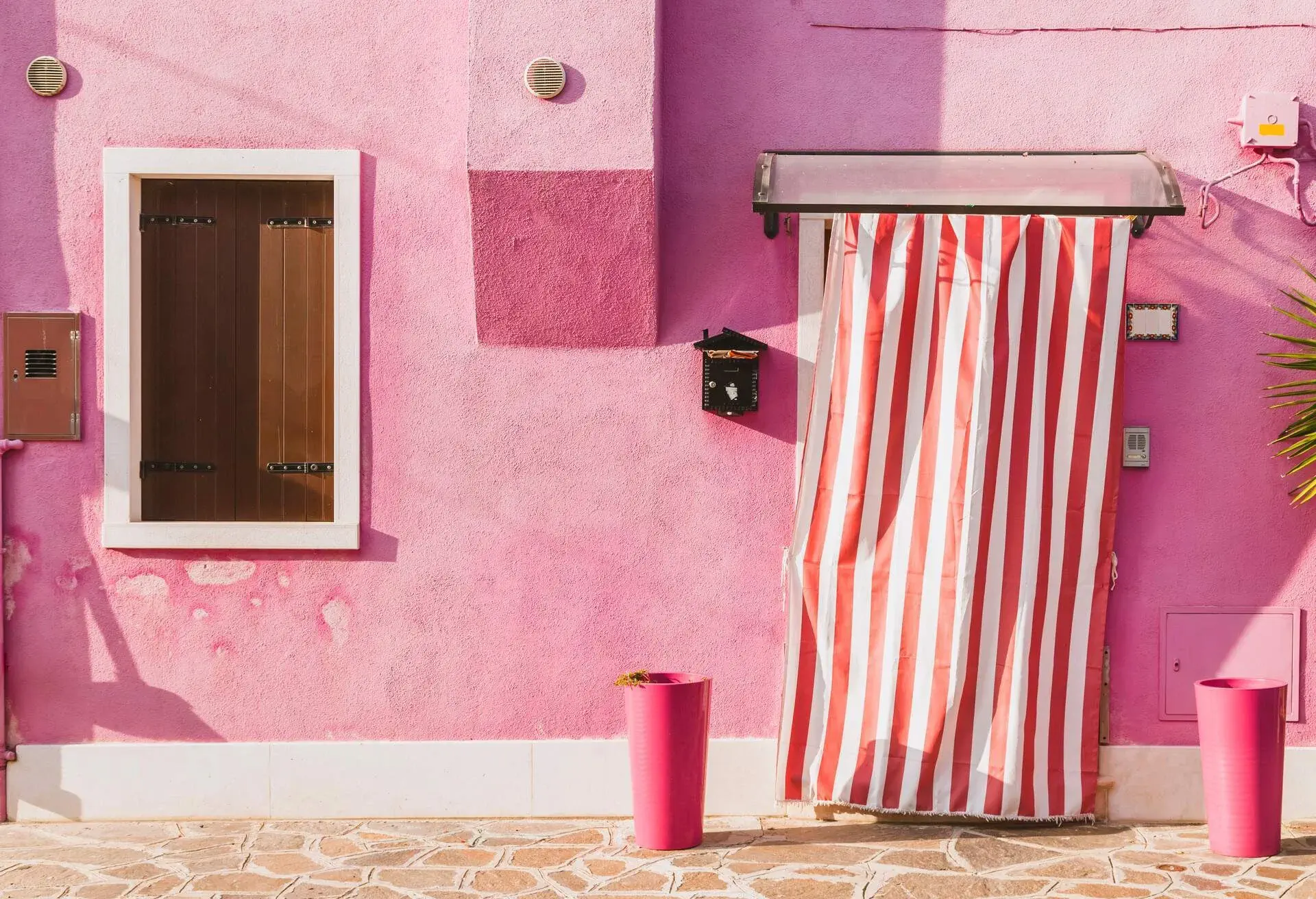 DEST_ITALY_VENETO_VENICE_BURANO-ISLAND_GettyImages-876958418.jpg