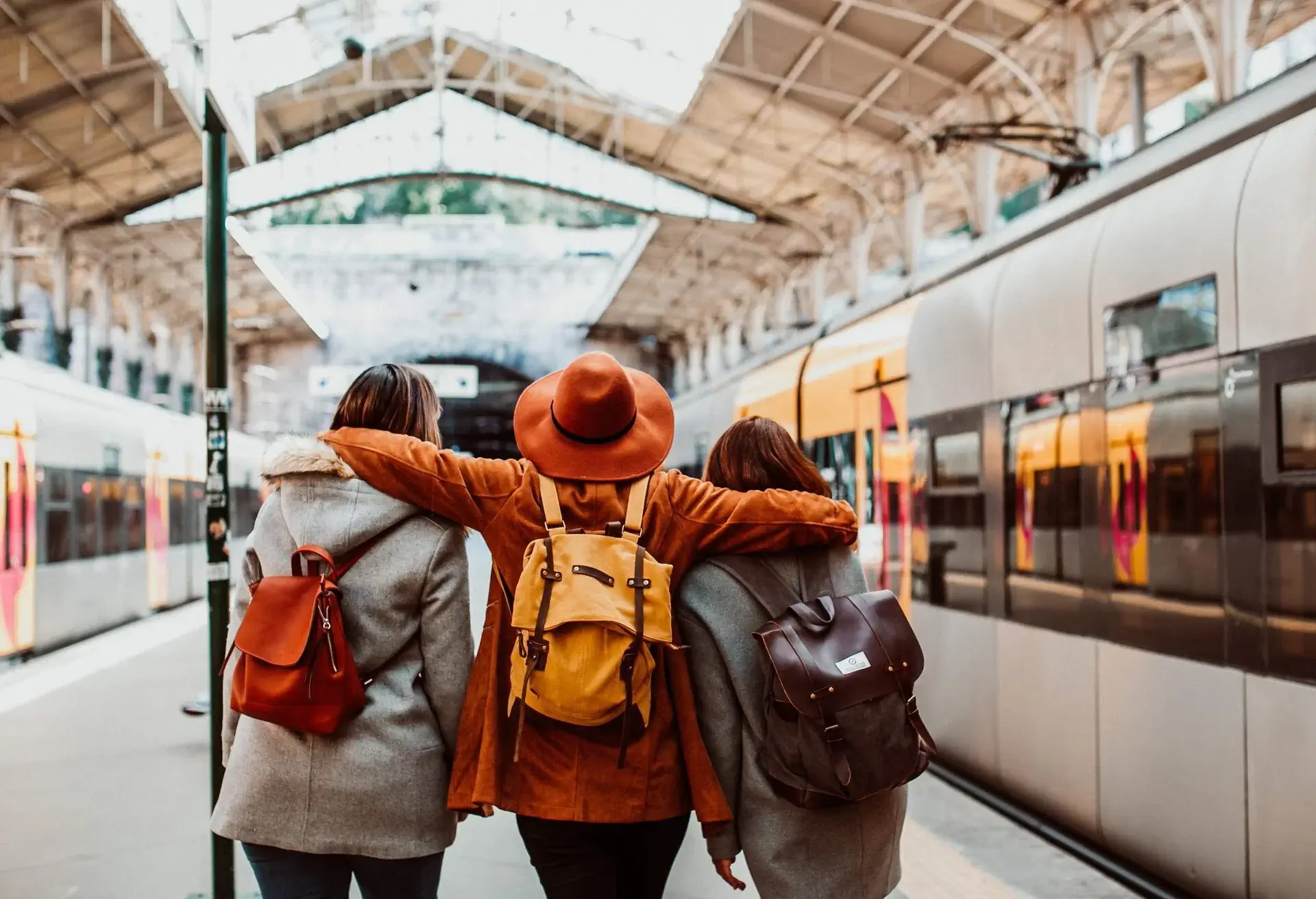 DEST_PORTUGAL_PORTO_THEME_TRAIN-STATION_TRAIN_TRAVELERS_PEOPLE_FRIENDS-shutterstock-portfolio_1380880109.jpg