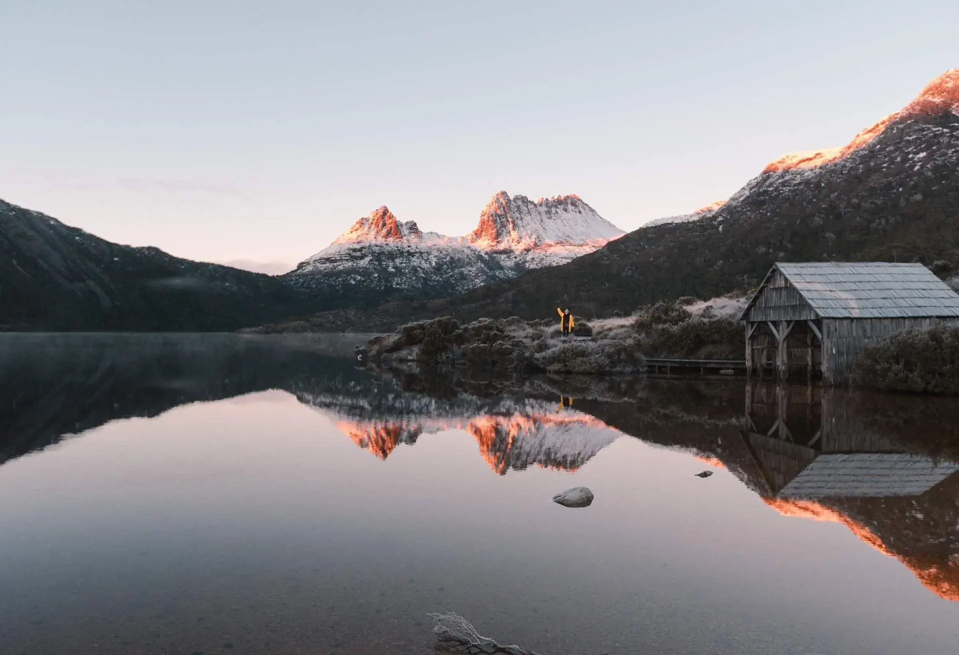 dest_australia_hobart_lake_gettyimages-1004073248_universal_within-usage-period_71823-1.jpg