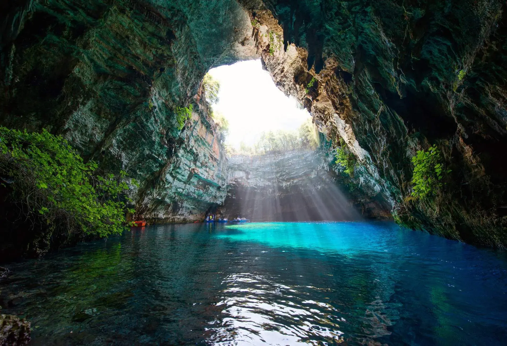 DEST_kefalonia_GREECE_GREEK-ISLANDS_GettyImages-656049494.jpg
