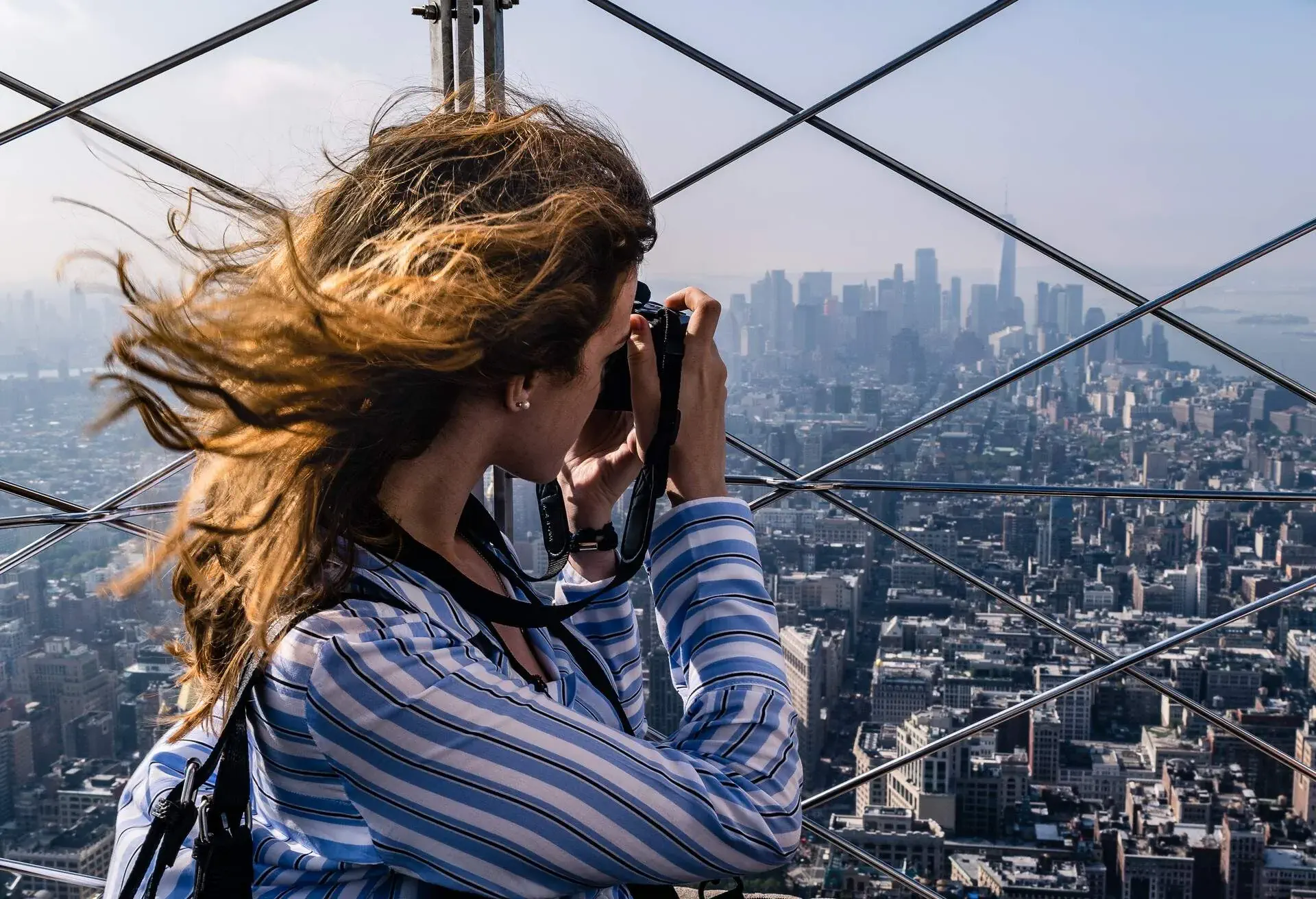 DEST_USA_NEW_YORK_EMPIRE_STATE_BUILDING_PEOPLE_WOMAN_GettyImages-1126437725