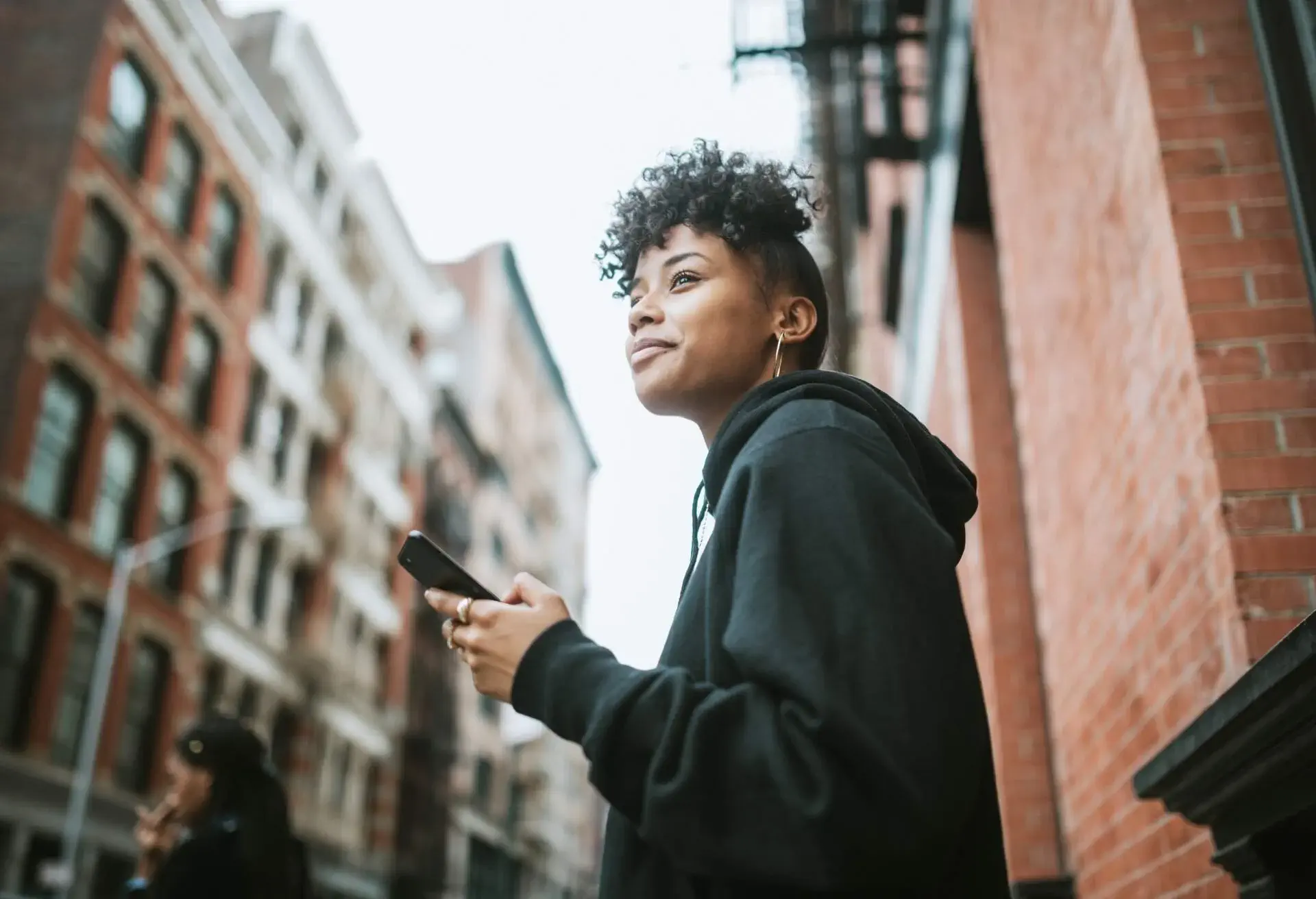 THEME_PEOPLE_WOMAN_CITY_MOBILE_PHONE_GettyImages-868624222