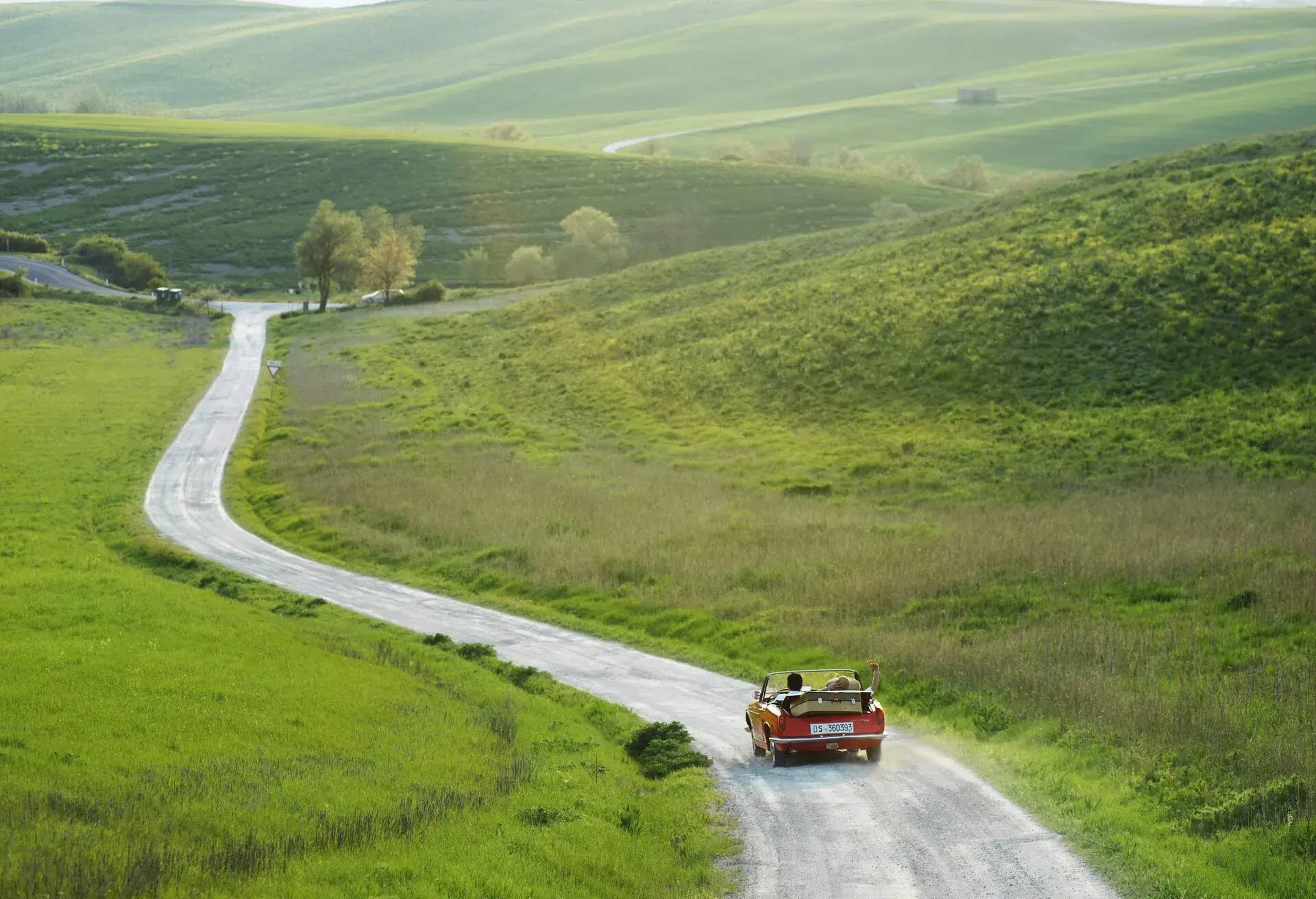 dest_italy_siena_theme_car_driving_travel_roadtrip_people-gettyimages-200449615-001_universal_within-usage-period_77859.jpg