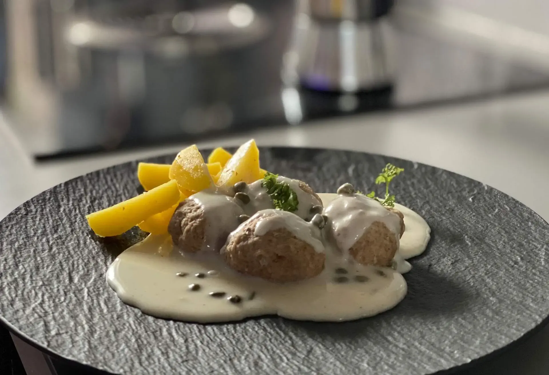 THEME_FOOD_GERMAN_KONIGSBERGER-KLOPSE_MEATBALLS_GettyImages-1315814534.jpg
