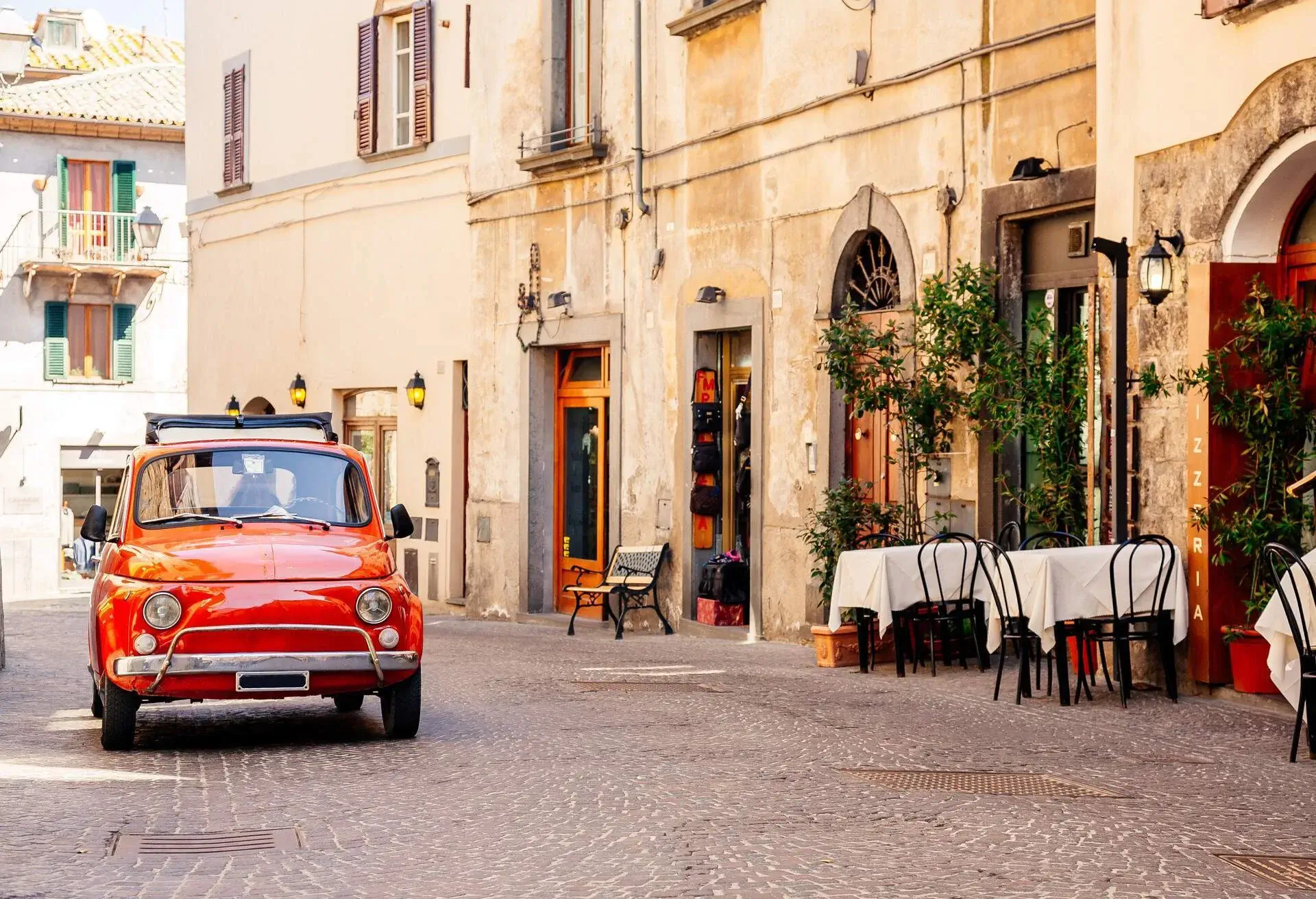 dest_italy_lazio_rome_gettyimages-1071670612_universal_within-usage-period_46835-2.jpg