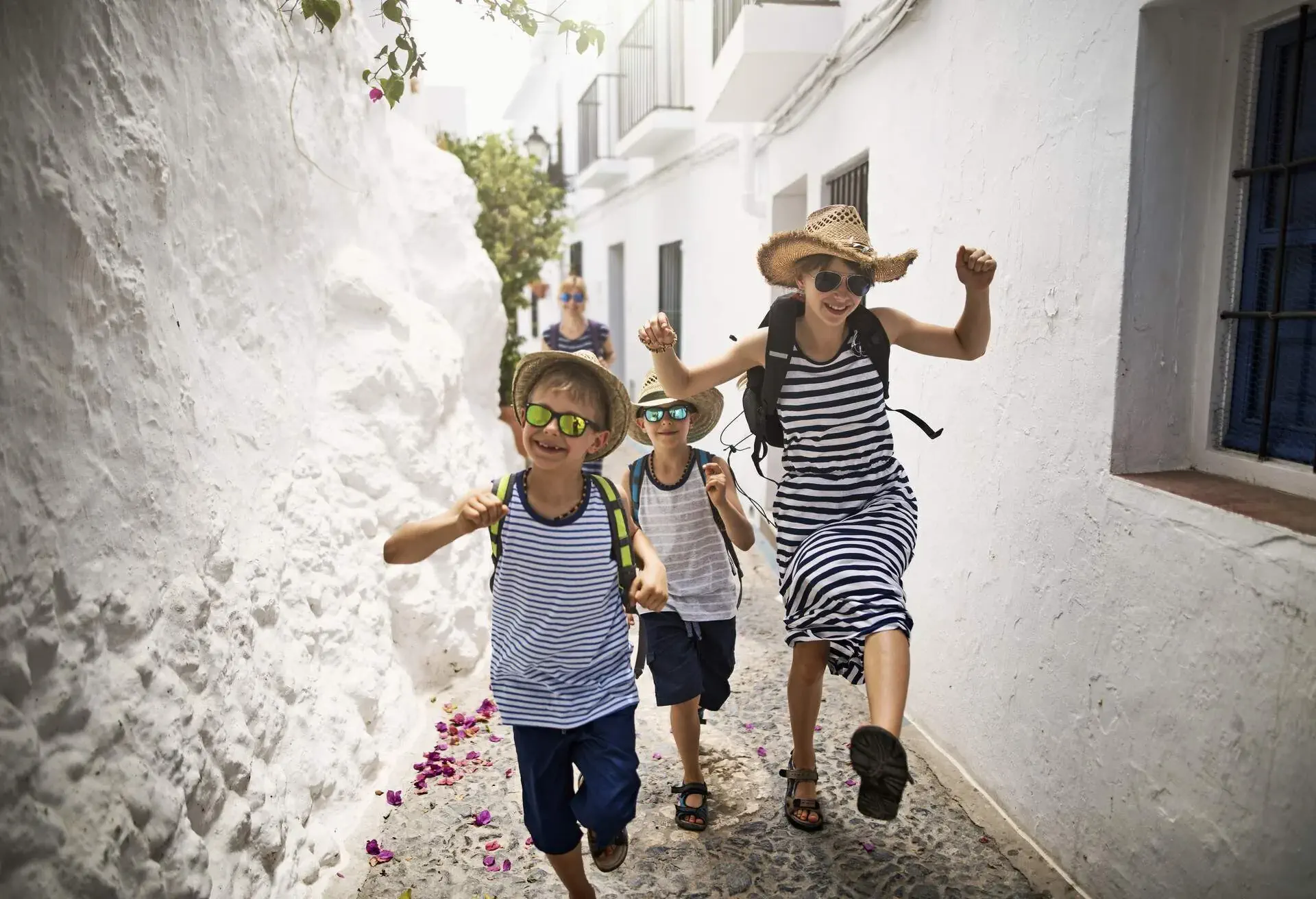 dest_spain_andalusia_theme_family_children_gettyimages-813755174_universal_within-usage-period_84936.jpg