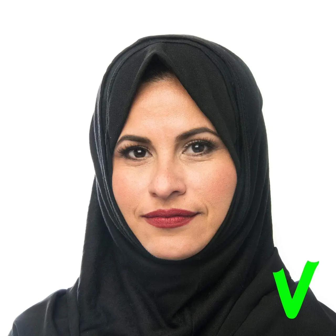 theme_people_passport_photo_correct_gettyimages-915002556_universal_within-usage-period_100264