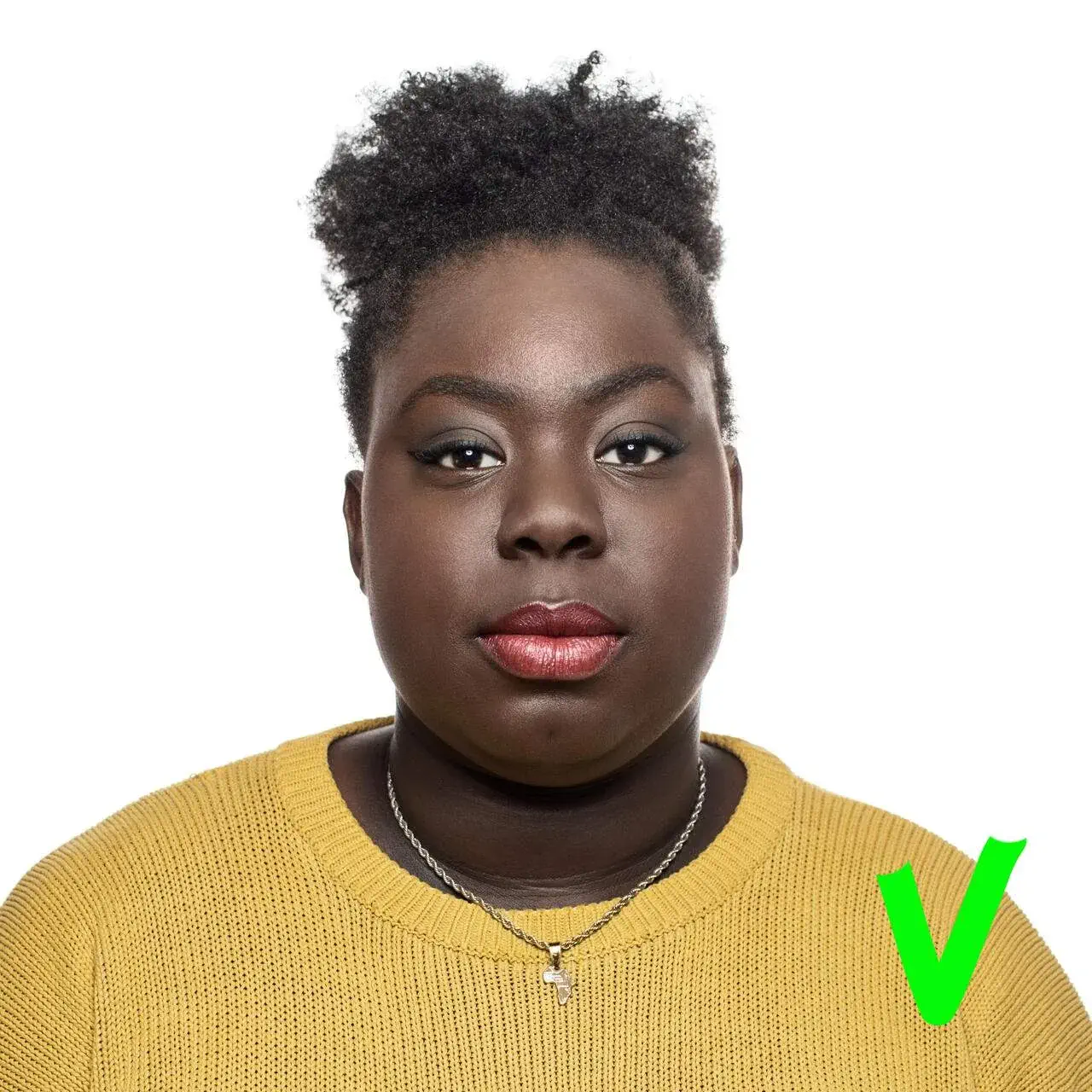 theme_people_passport_photo_correct_gettyimages-936316310_universal_within-usage-period_100265