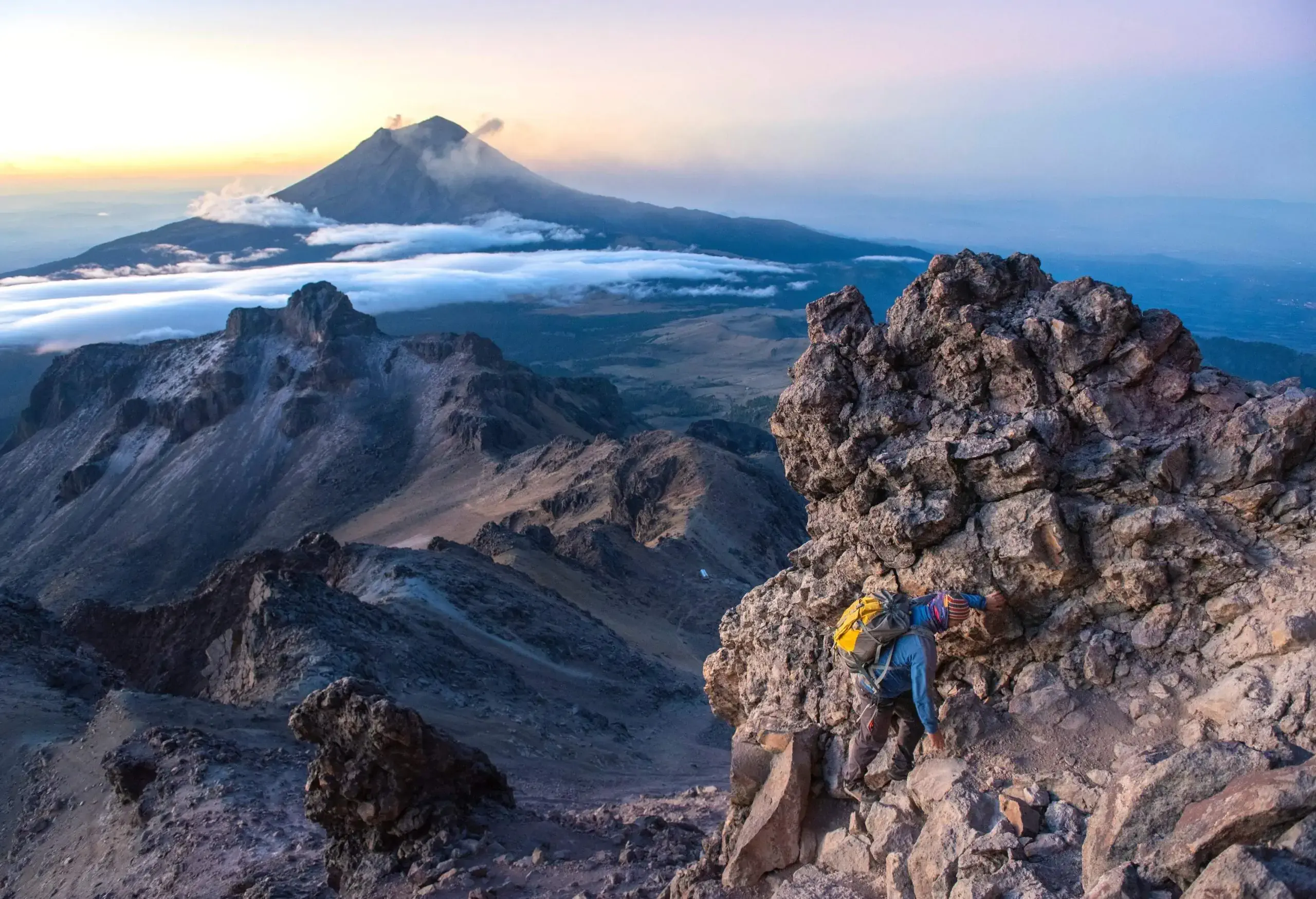 DEST_MEXICO_PUEBLA_Iztaccihuatl-and_Popocatépetl_Volcano GettyImages-1219335005
