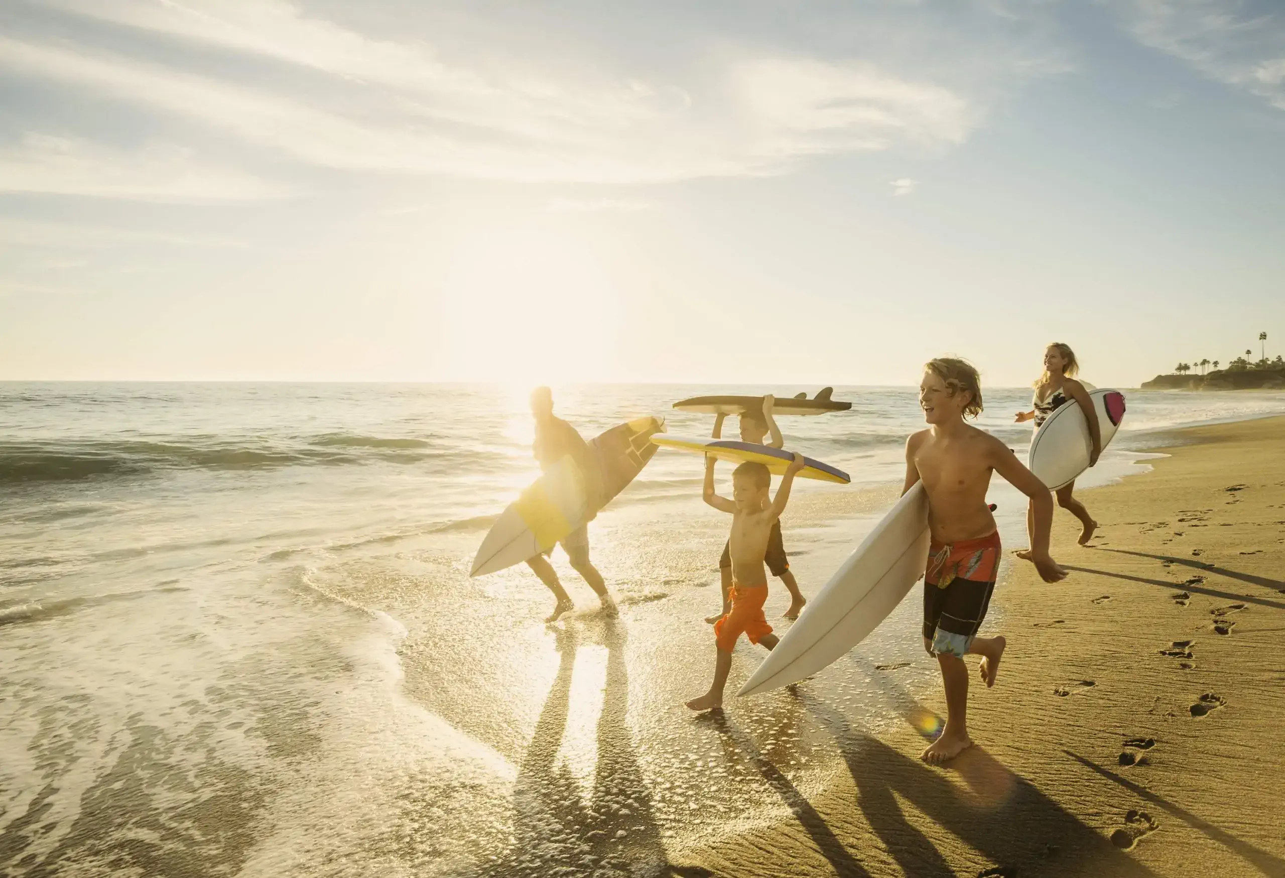 dest_usa_califonia_laguna-beach_theme_family_beach_surfboard_gettyimages-545868125_universal_within-usage-period_100458