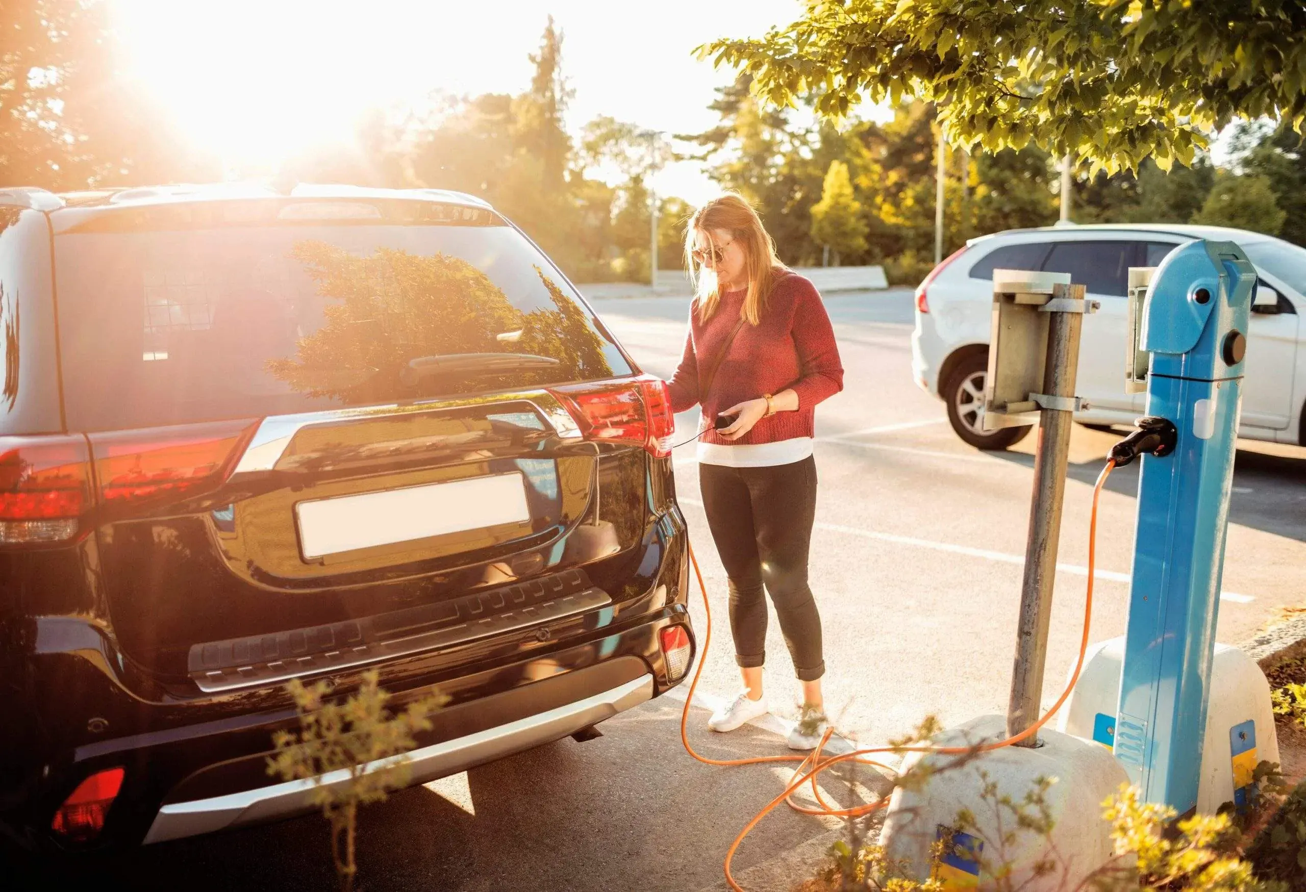 theme_electric_car_road_trip_gettyimages-699095635-scaled