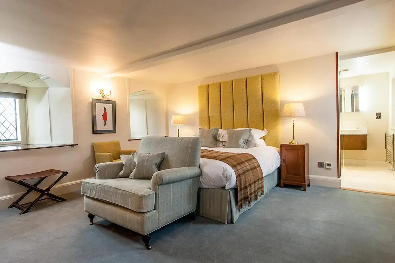 amberley-castle-leonardo-153899036-junior_deluxe_room_s-905276