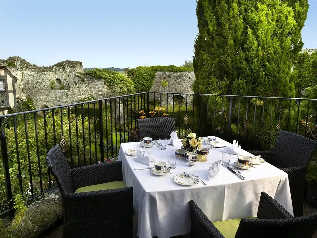 amberley-castle-leonardo-1264675-terrace_r-718133