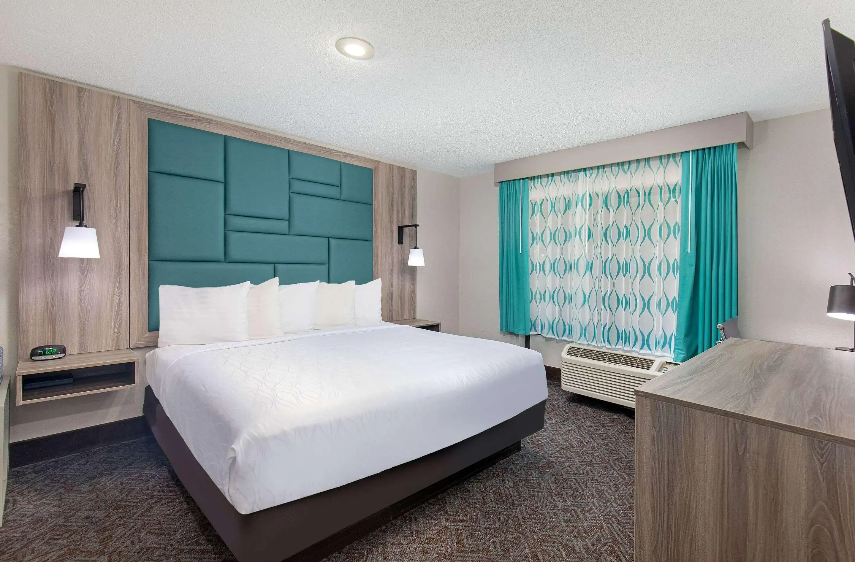 la-quinta-inn-suites-ice-65940-109847185-275298