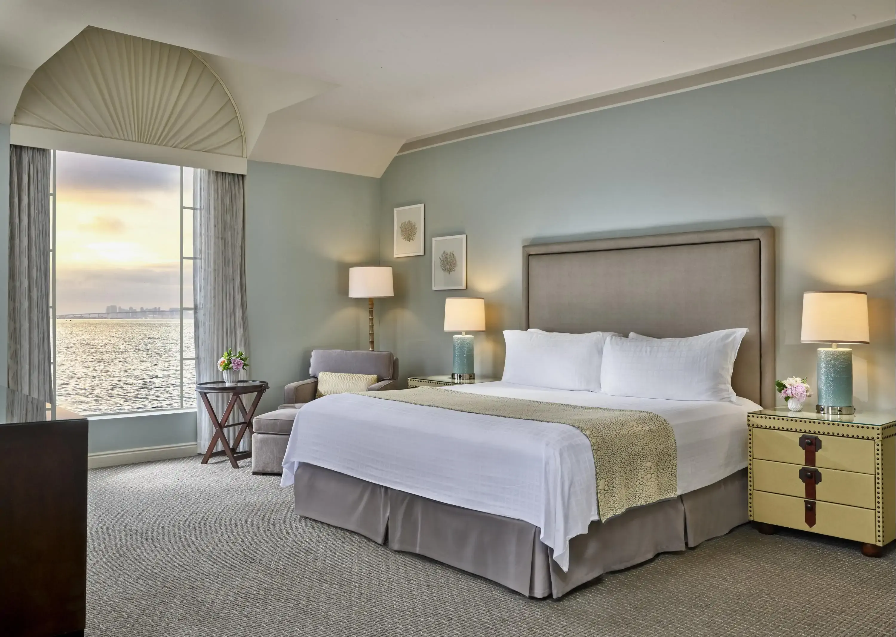 loews-coronado-bay-resort-leonardo-2702273-loews_sd_7101_bedroom_l_o-038338