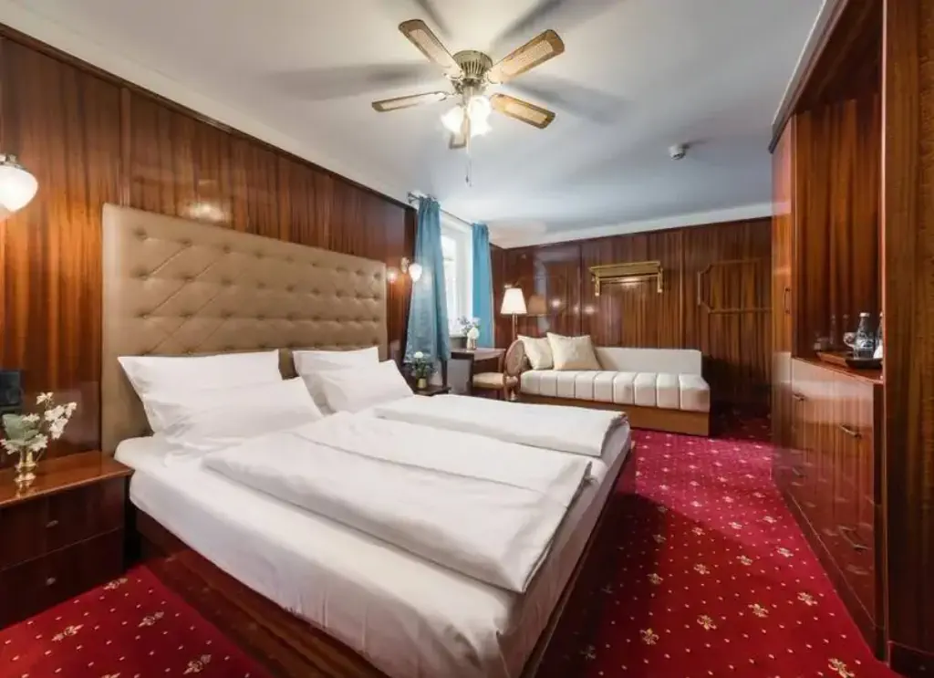 Hôtel du Train, provided by Expedia Group.