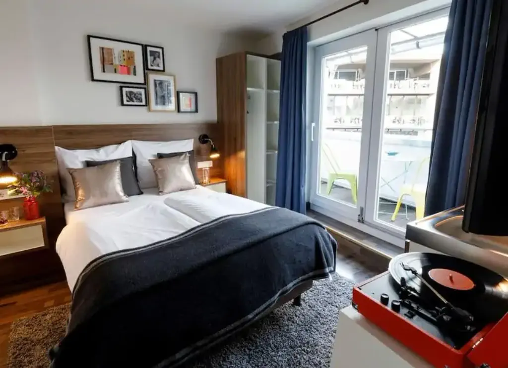 Koncept Hotel zum kostbaren Blut provided by Expedia Group.