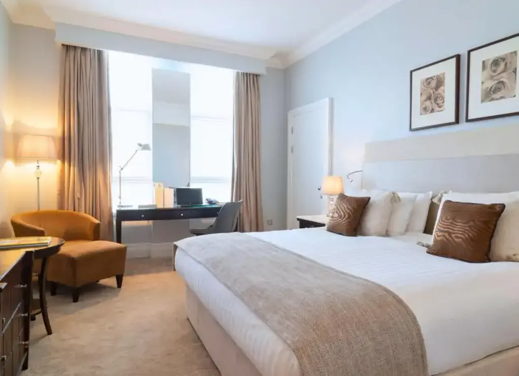 London Bridge Hotel, provided by Leonardo.